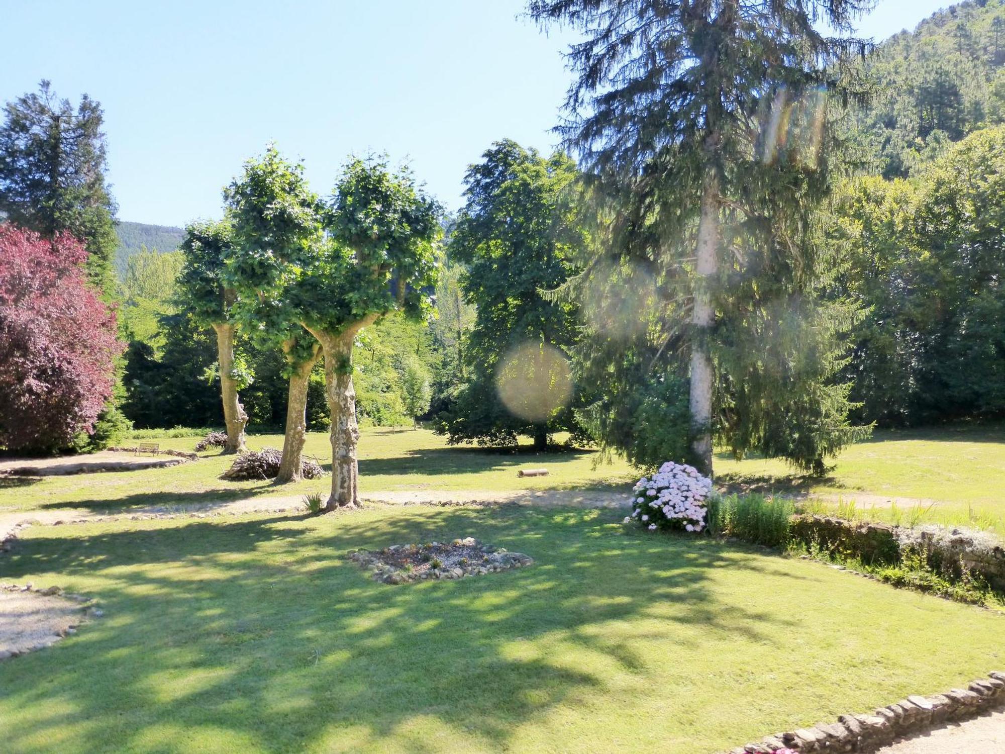 Chateau Du Fraissinet, 6 Gites Sleeping 2-8 Guests, Pool And River On Site La Tronche  Exterior foto